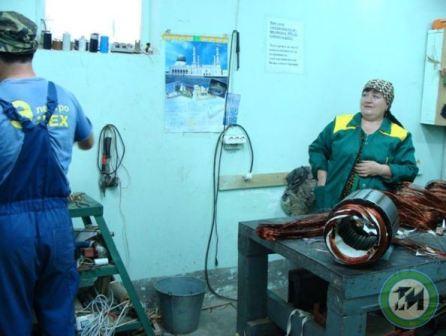 В цеху перемотки двигателей